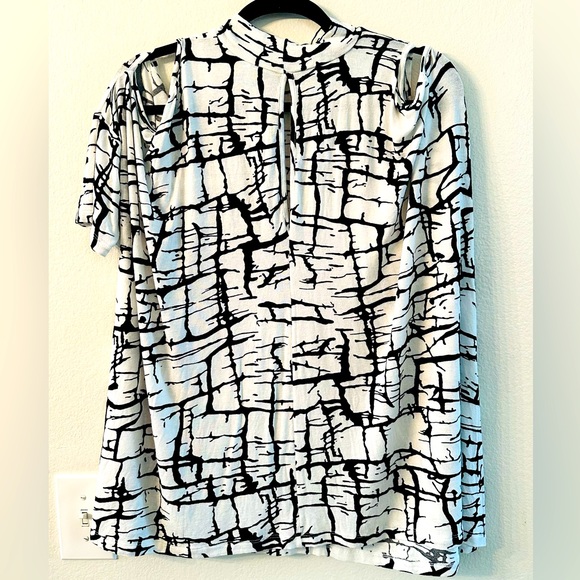 ASOS Woman’s Maternity Cold Shoulder White and Black Blouse size 8 - Picture 2 of 12